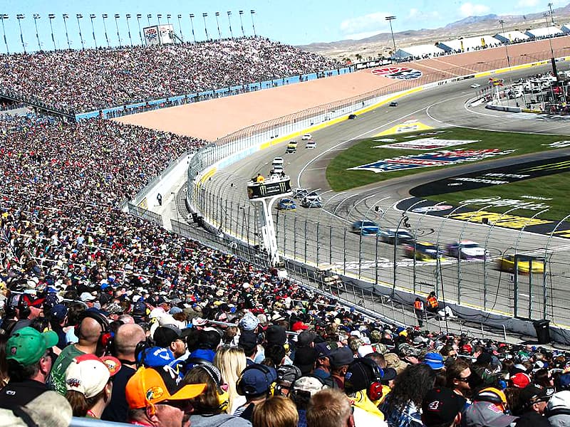 Las Vegas Motor Speedway allowed 40-50% capacity for NHRA