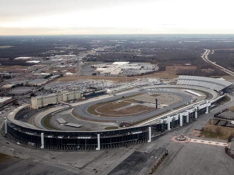 Speedway Motorsports buys Dover Motorsports