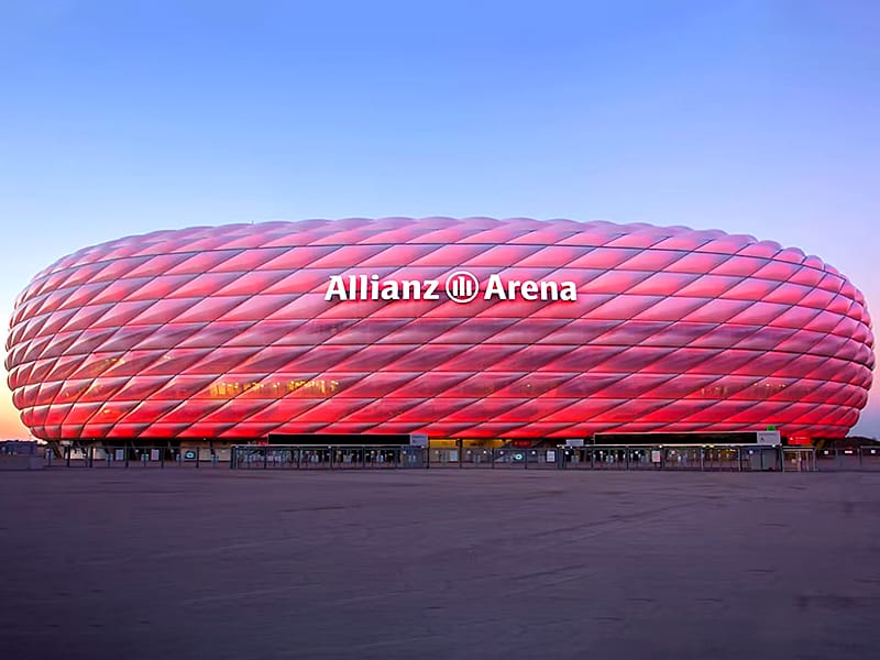 FC Bayern and Allianz renew partnership