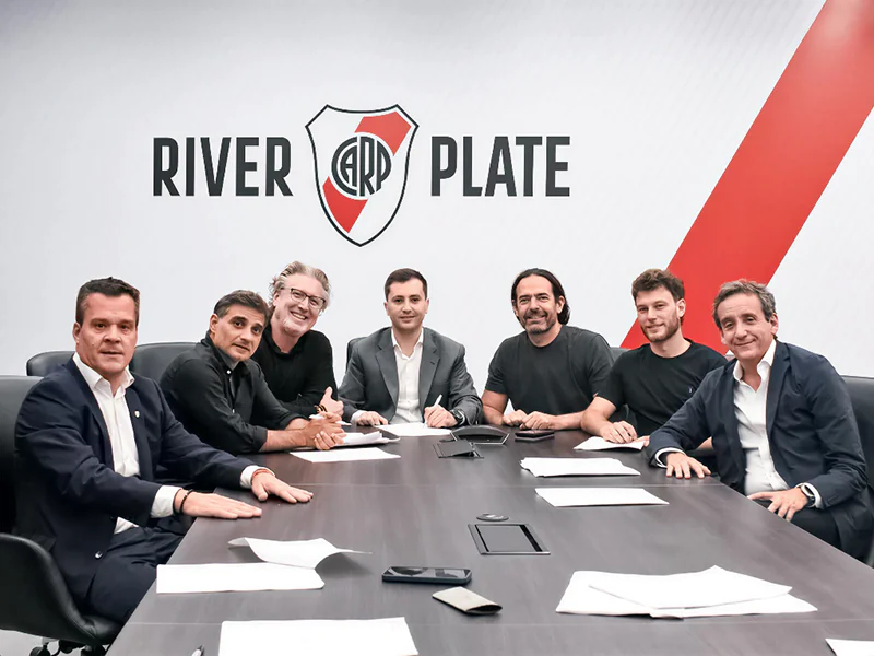 Mâs Monumental naming rights