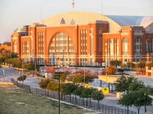 The Dallas Mavericks and Dallas Stars have settled their American Airlines Center legal disagreement 