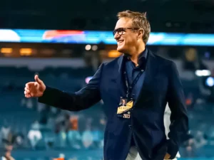 Tom Garfinkel is stepping down as president and chief executive of the Miami Dolphins 
